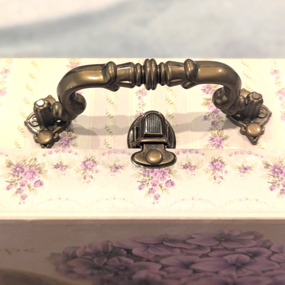 Vintage Tri-Coastal Hydrangea Suitcase, by Tina Higgins 2007 Decor, EUC - Picture 4 of 10